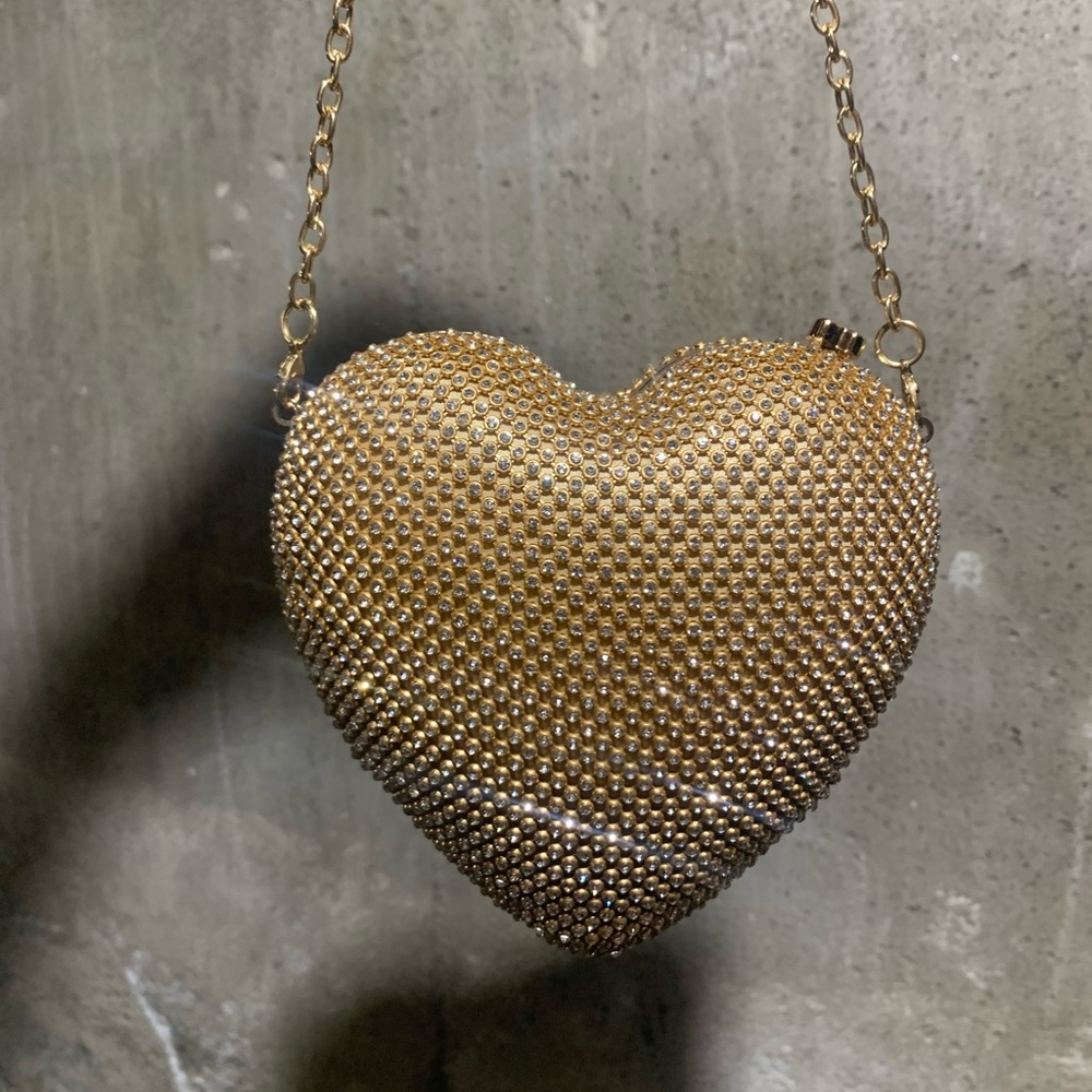 Woman’s small heart purse